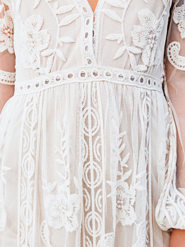 Derpai Langes Spitzenkleid mit Schlitz & V-Ausschnitt Boho-Stil