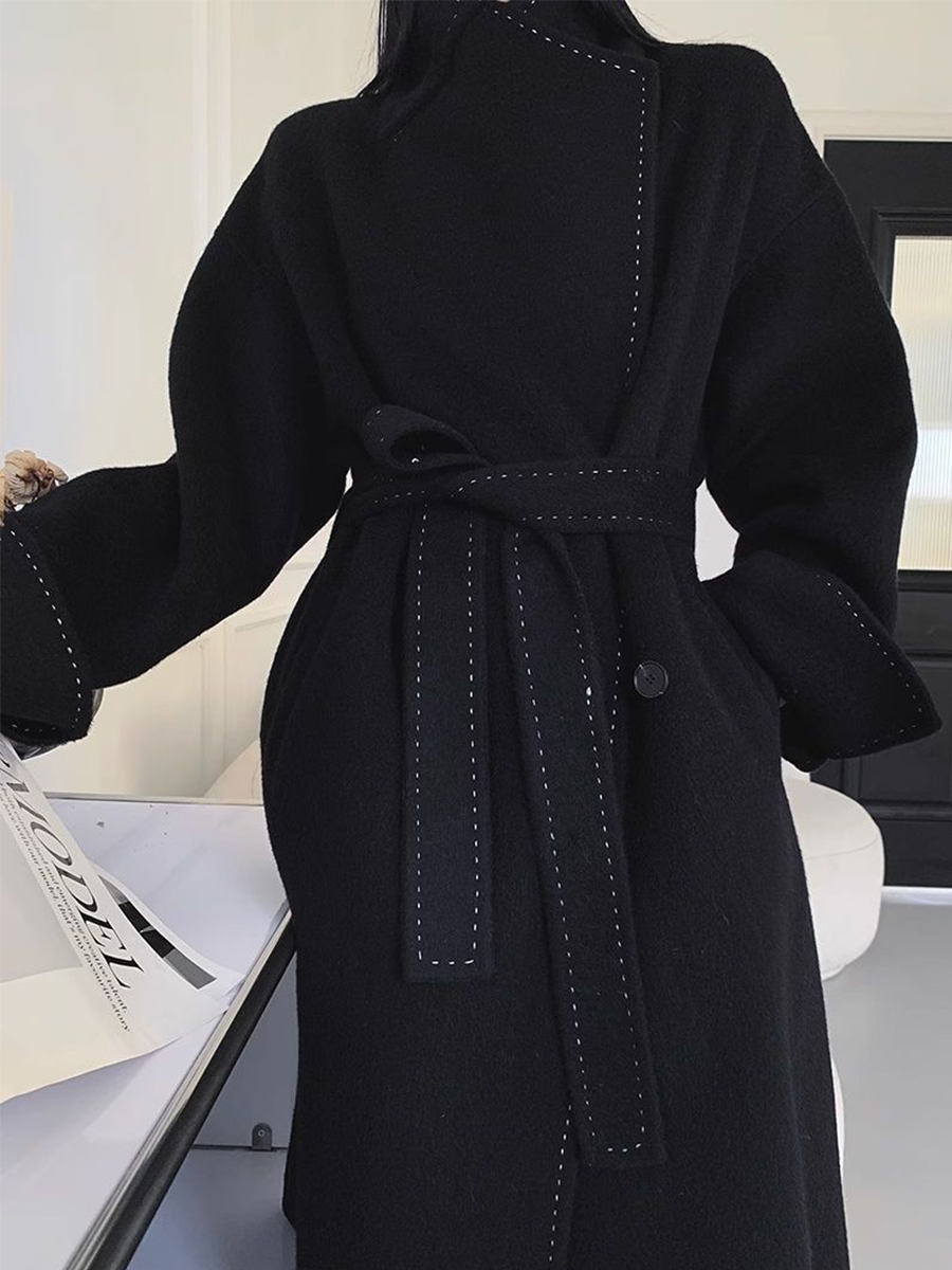 Derpai Wollmantel mit kontrastierendem Besatz und Gürtel elegant