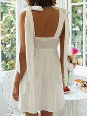 Derpai Weißes schlichtes Mini-Strappy-Kleid
