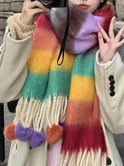 Derpai Gestreifter Schal in Regenbogenfarben aus Mohair mit Pompons