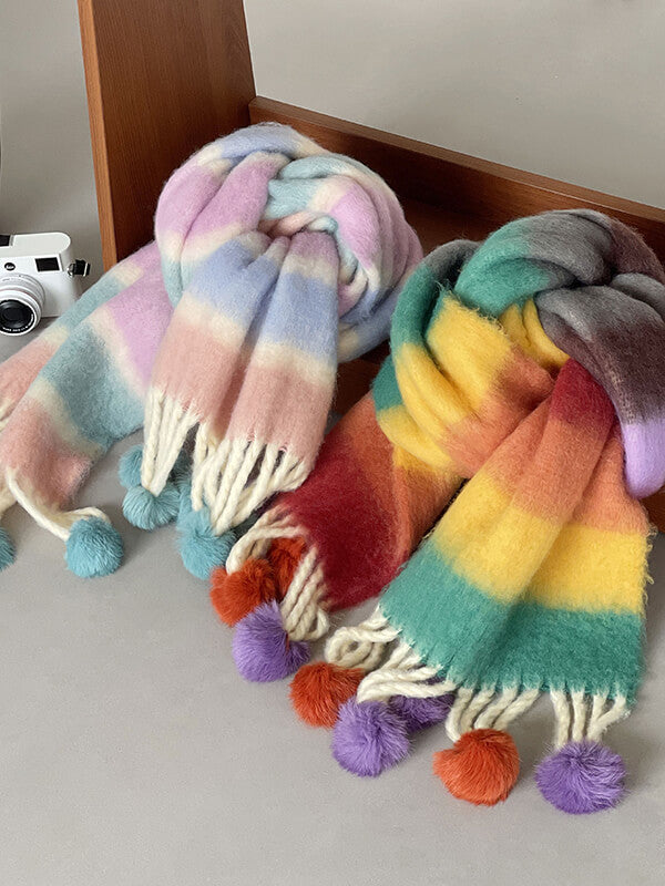 Derpai Gestreifter Schal in Regenbogenfarben aus Mohair mit Pompons