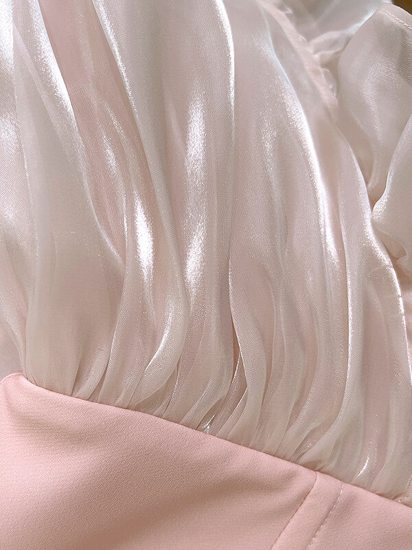 Derpai Rosafarbenes langes Ballkleid aus Organza mit Neckholder & Perlendetails