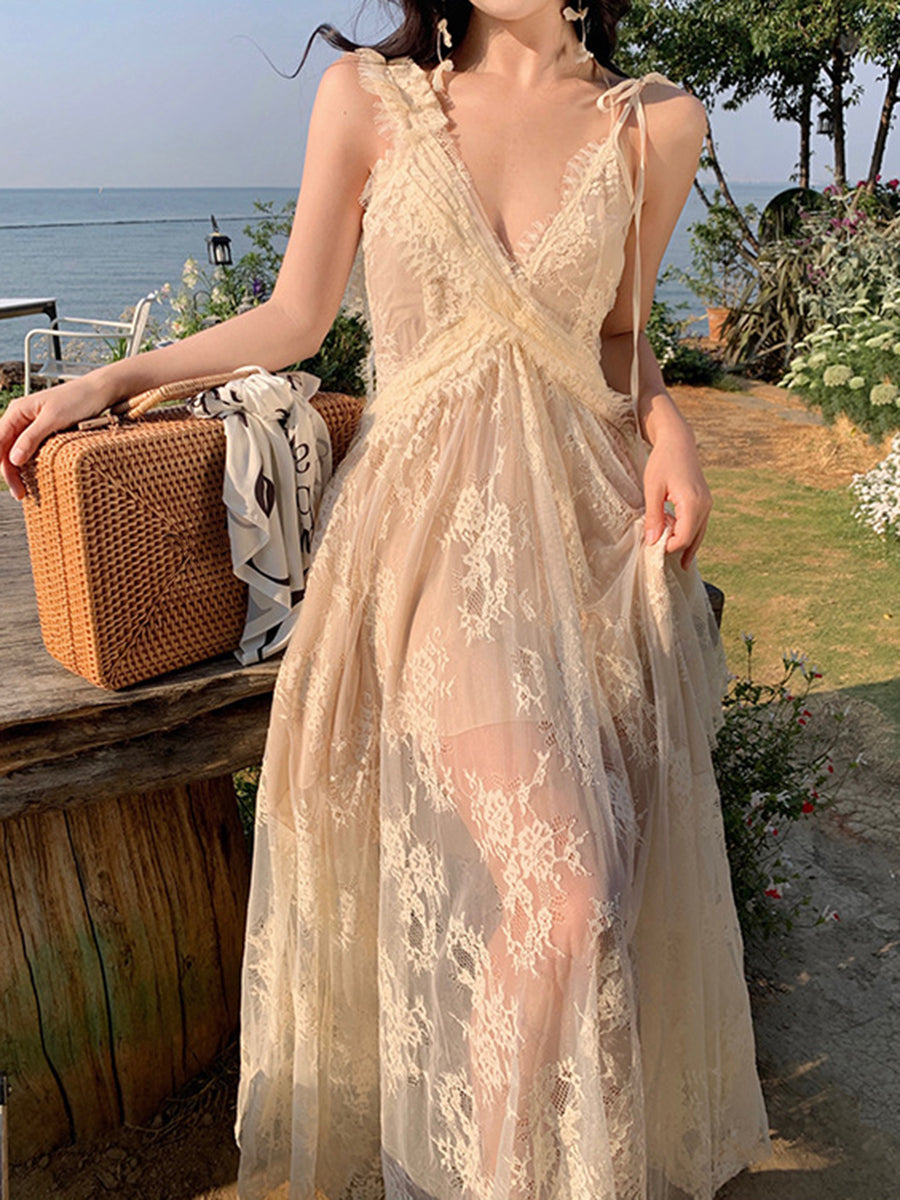 Derpai Langes Kleid aus Spitze mit Rückenausschnitt und feinen Trägern Beige