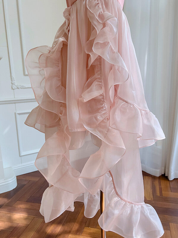 Derpai Rosafarbenes langes Ballkleid aus Organza mit Neckholder & Perlendetails